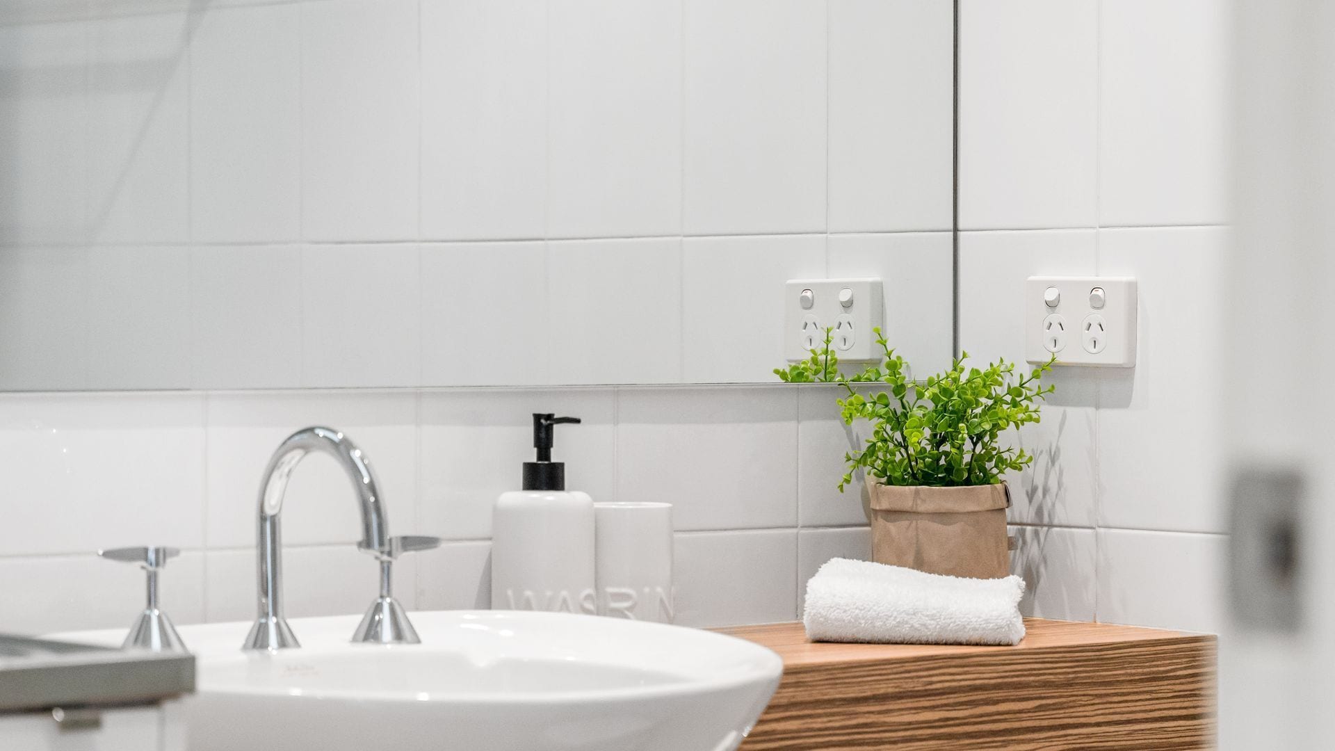 5 James Cook Apartments