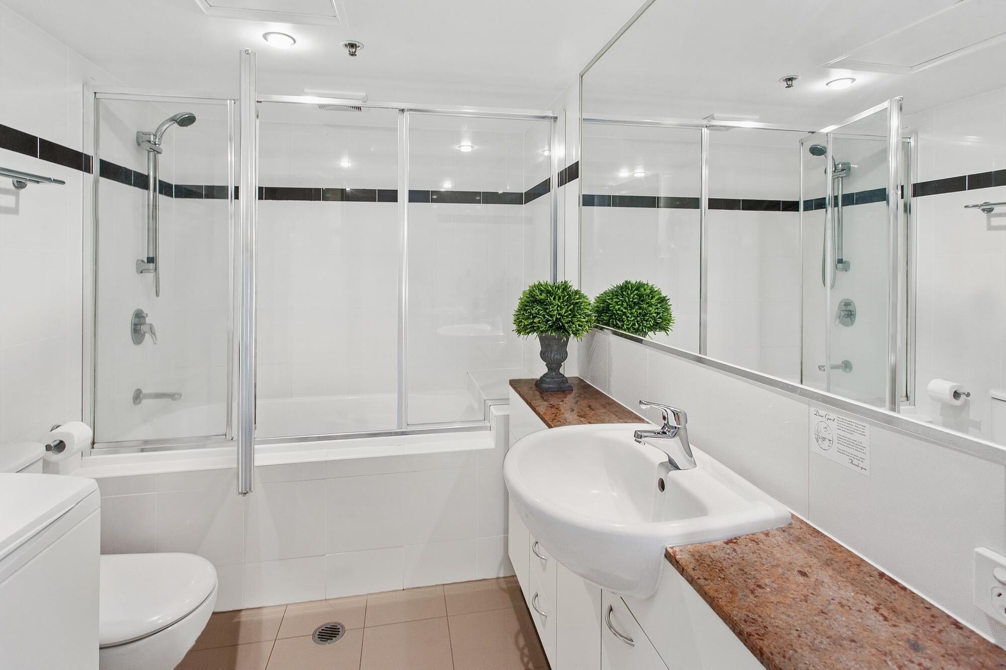 CBD Unit With Balcony and Pool Near Shops and Gardens