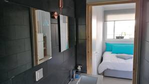 2 bedrooms, free WiFi