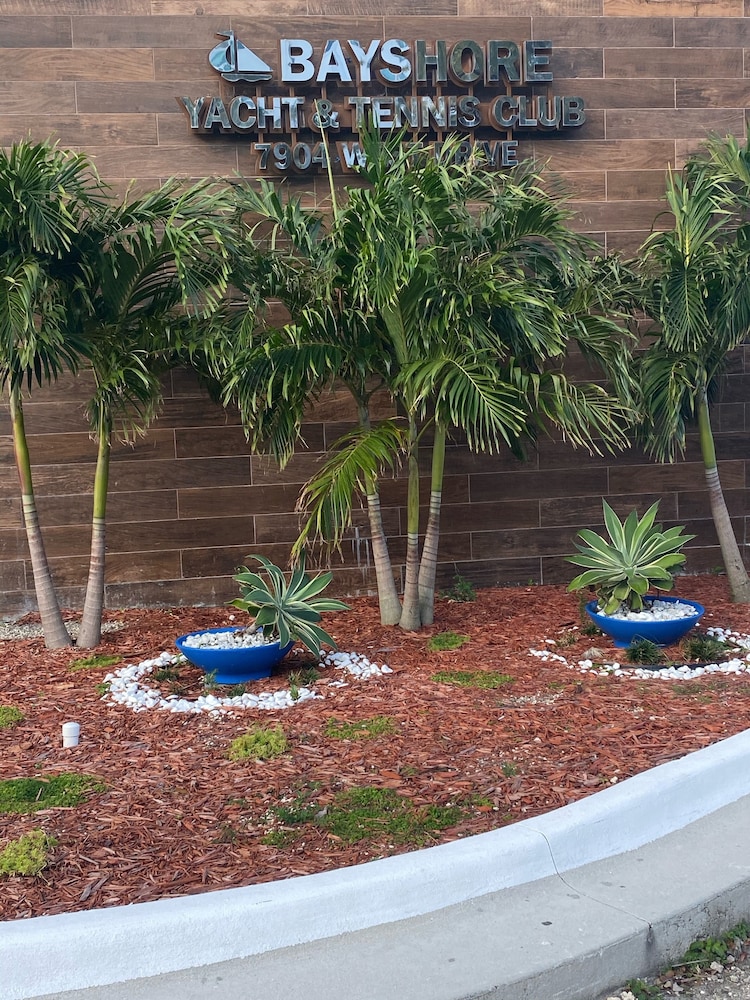 Amazing smart apartment in Miami with free Parking