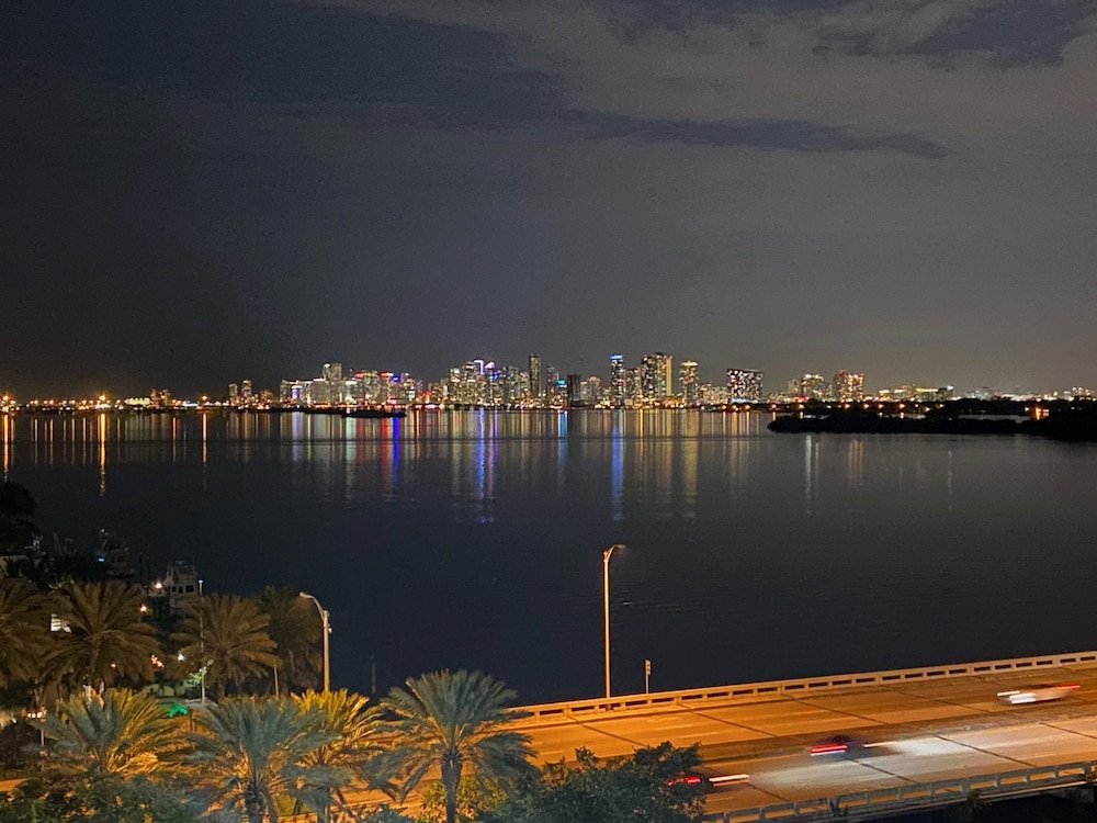 Amazing smart apartment in Miami with free Parking