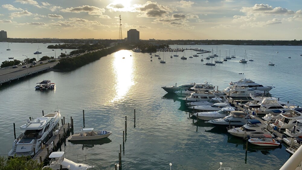 Amazing smart apartment in Miami with free Parking