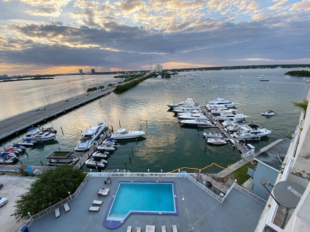 Amazing smart apartment in Miami with free Parking