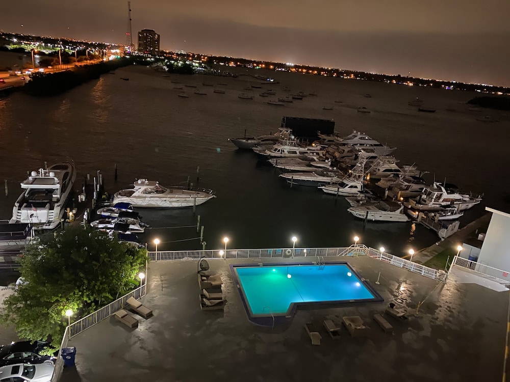 Amazing smart apartment in Miami with free Parking