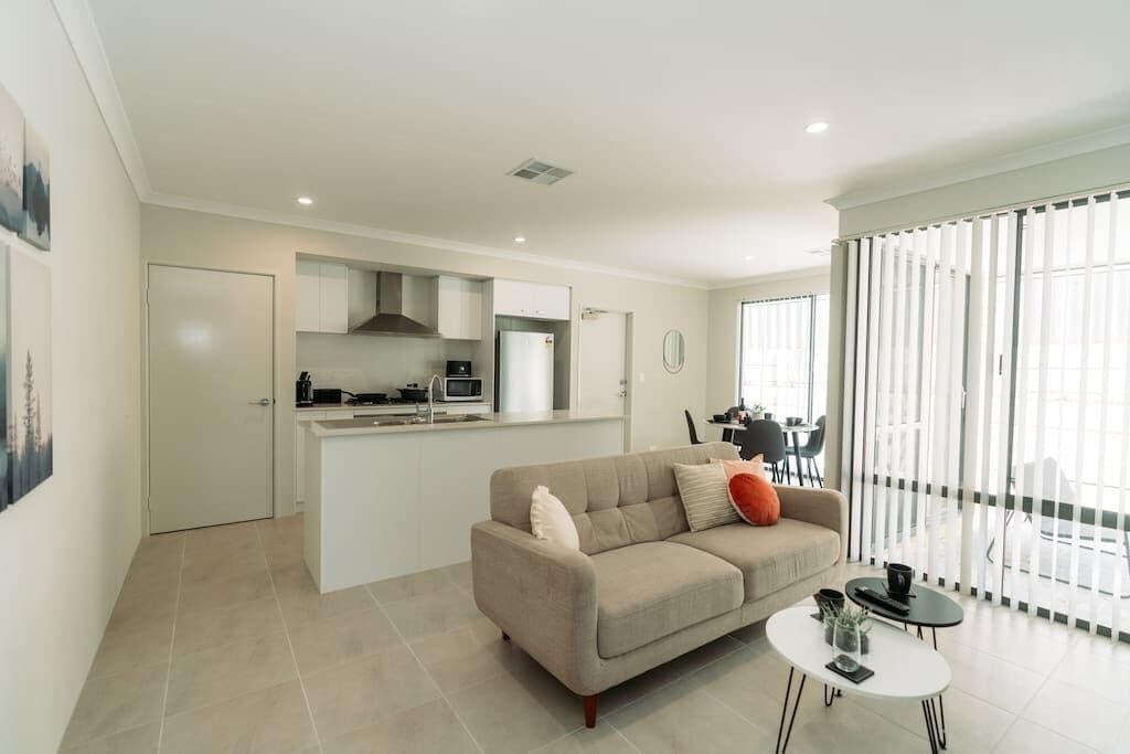 Murdoch Hospital Convenience - Free Netflix & Wifi