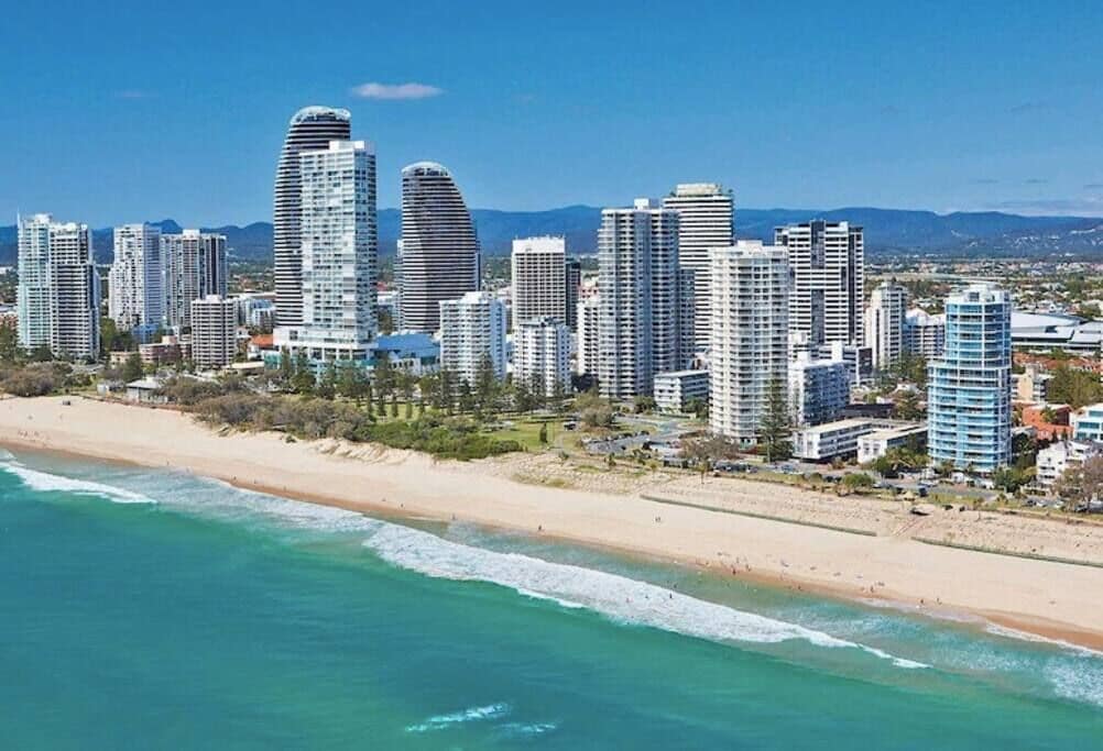 Luxury Apt in Sierra Grand Canal Views 2b 2bath