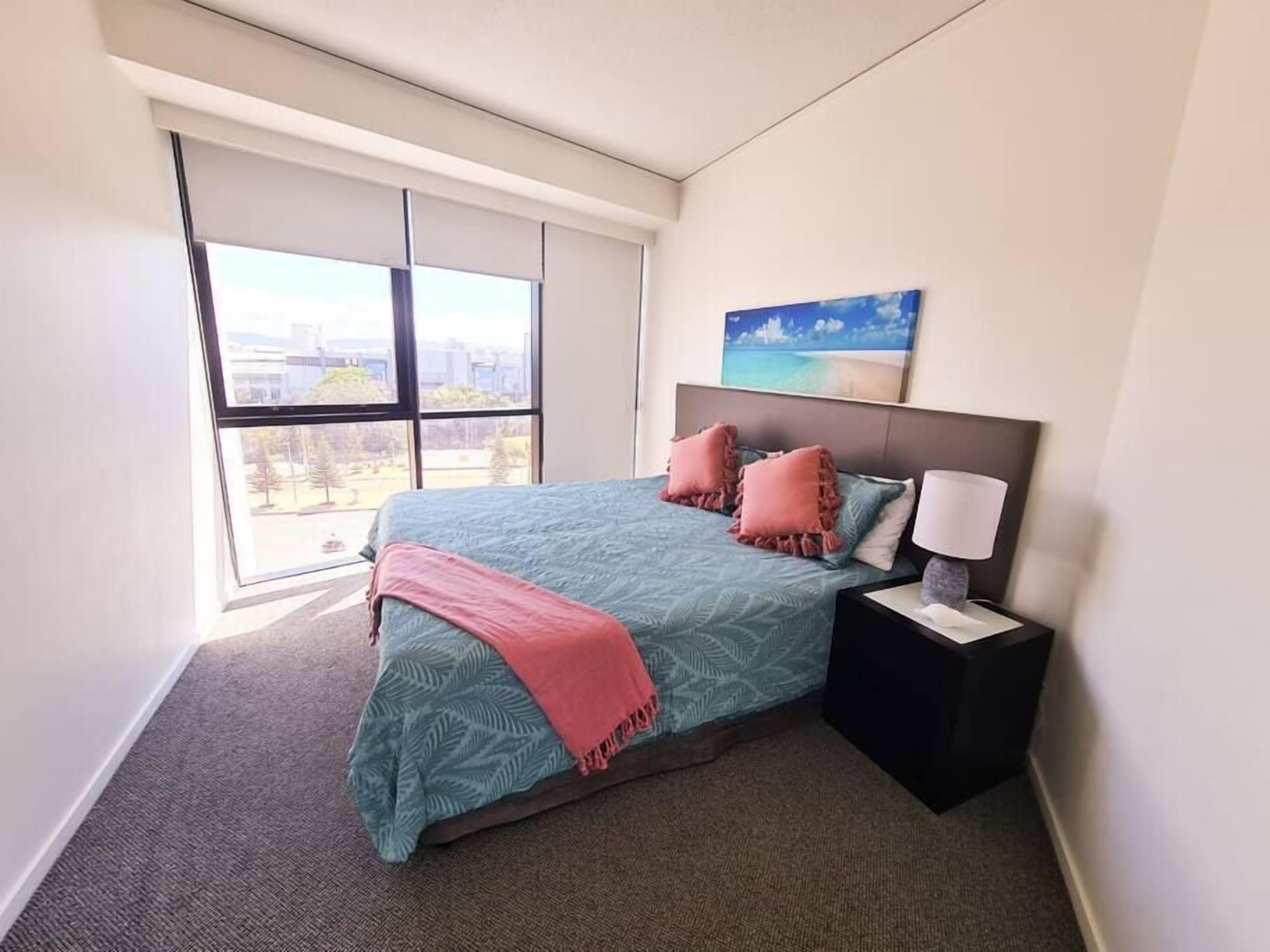 Luxury Apt in Sierra Grand Canal Views 2b 2bath