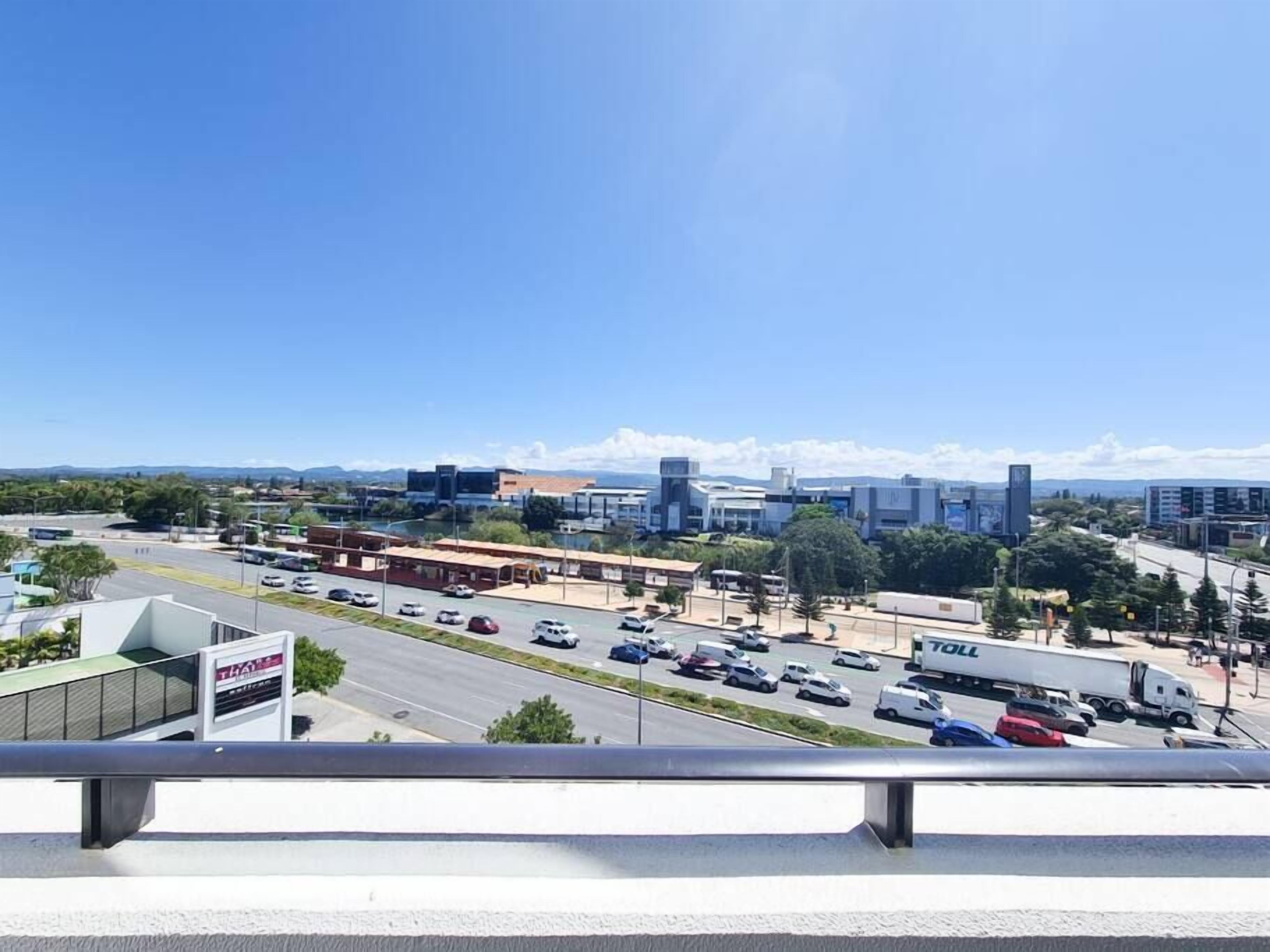 Luxury Apt in Sierra Grand Canal Views 2b 2bath