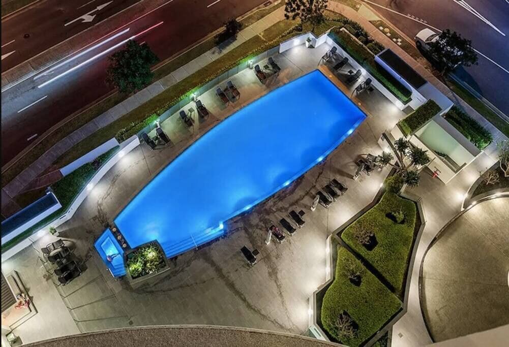 Luxury Apt in Sierra Grand Canal Views 2b 2bath