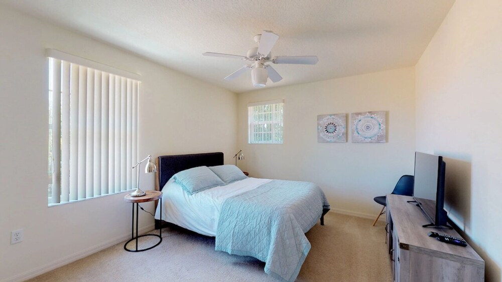 Waterfront! Boat dock available for rent, pet friendly, families