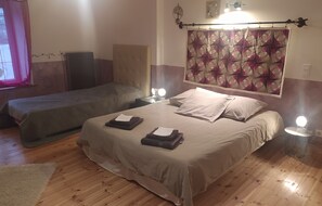 Romantic Room, 1 Bedroom | Free WiFi, bed sheets