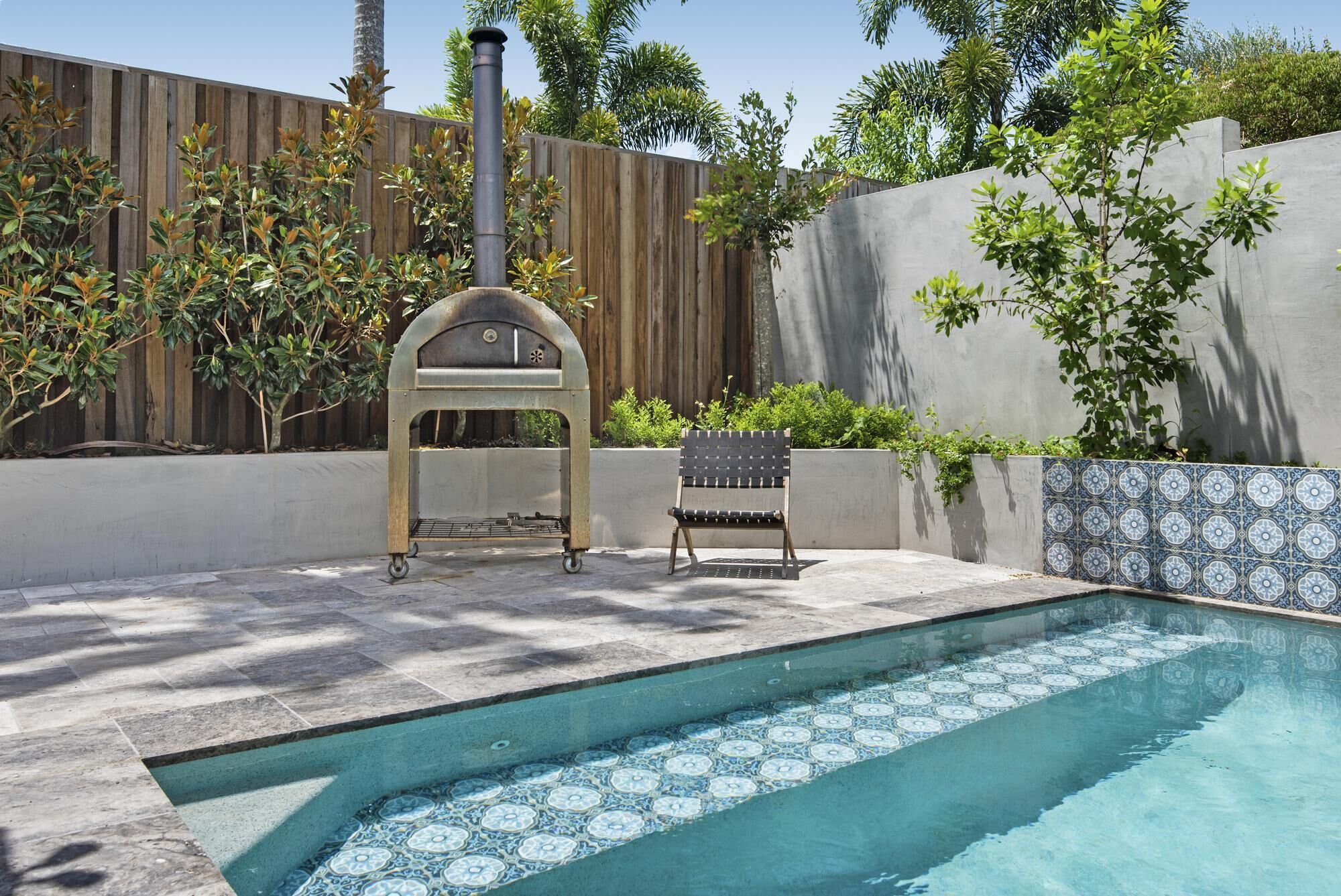 Gorgeous Sun-soaked Family Getaway With Pool