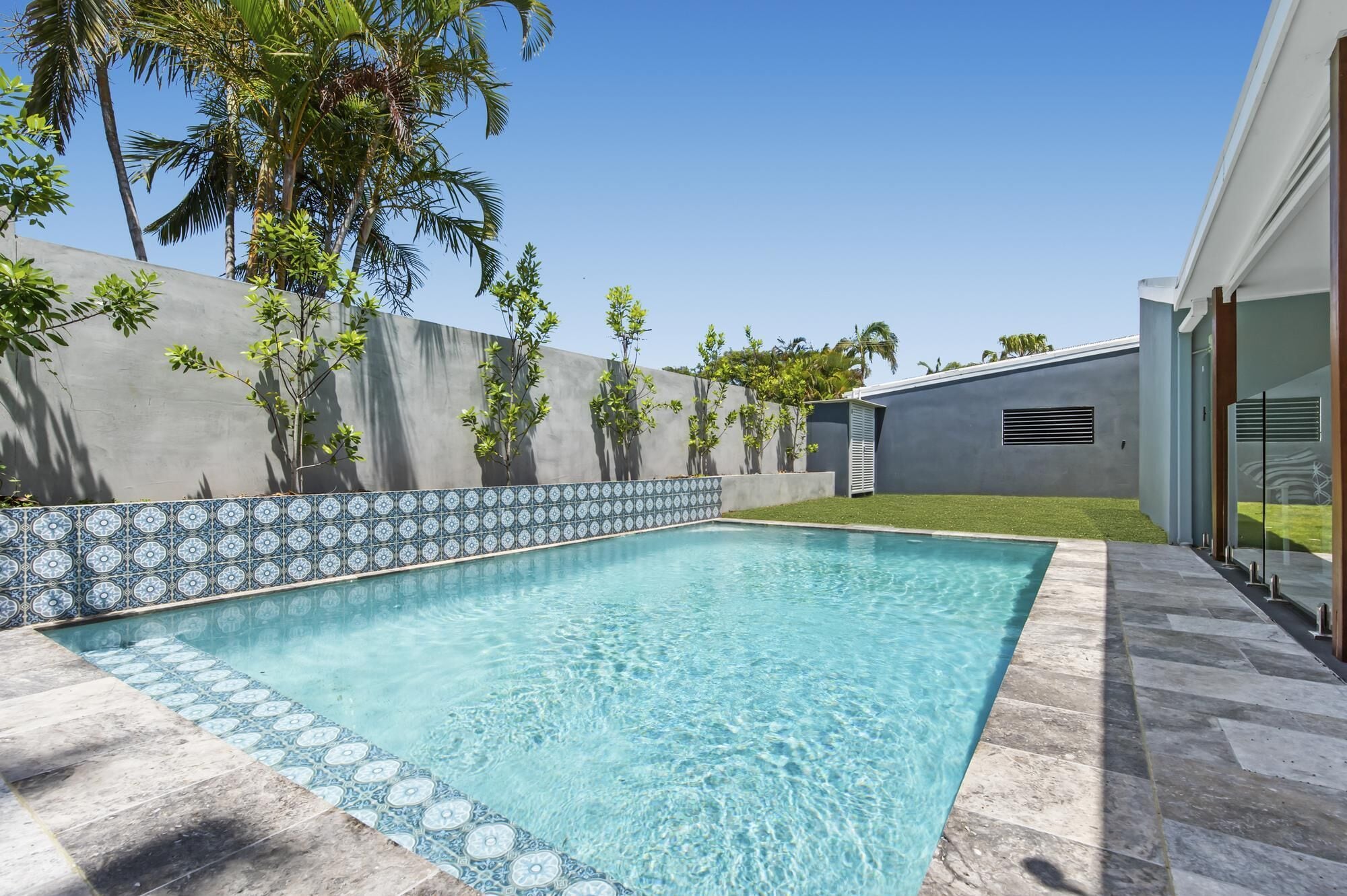 Gorgeous Sun-soaked Family Getaway With Pool