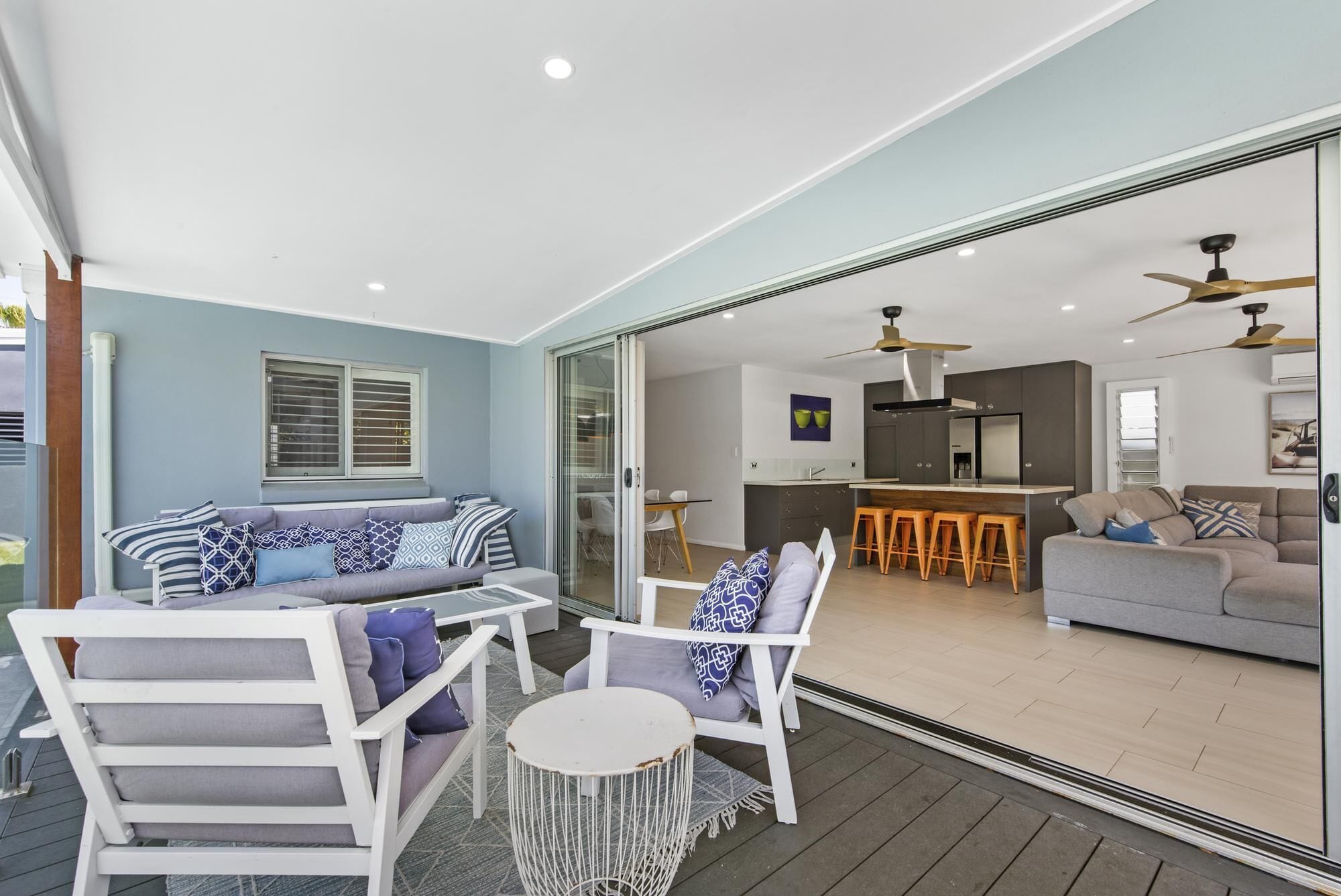 Gorgeous Sun-soaked Family Getaway With Pool