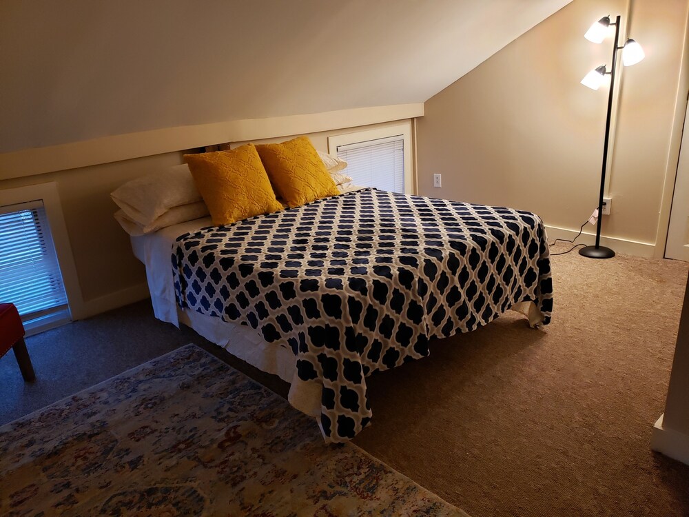 Great 2 story Loft in Winooski only minutes from Burlington Deals