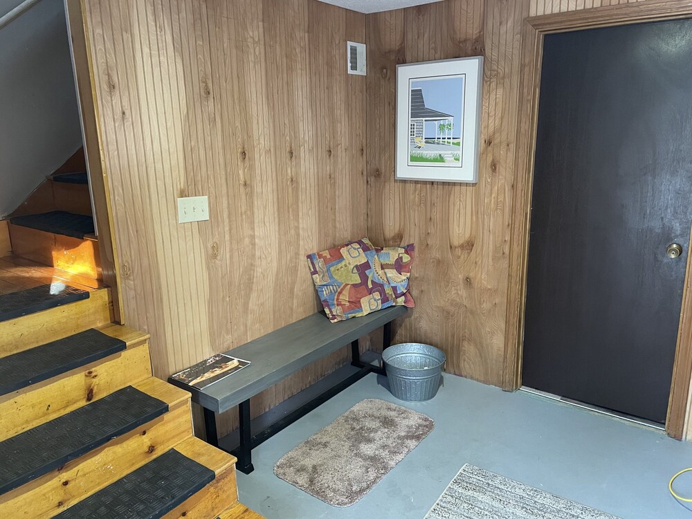 Pet & Kid Friendly Lake community w/ boat launch & beach