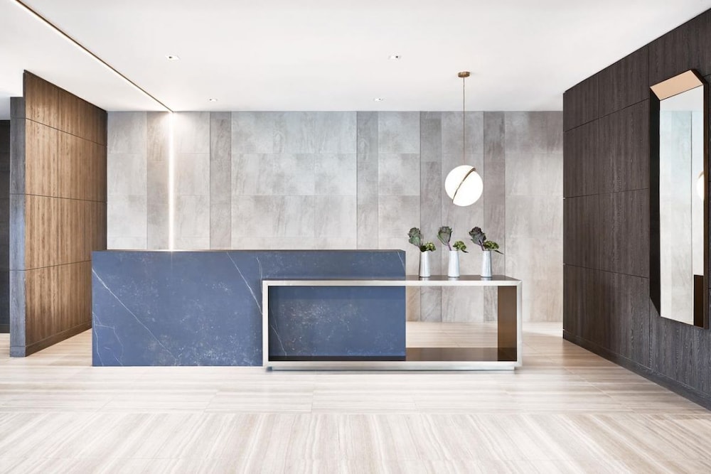 POOL OPEN! Comfy and Modern Unit for 4 Guests, Shopping, Dinning, Golf