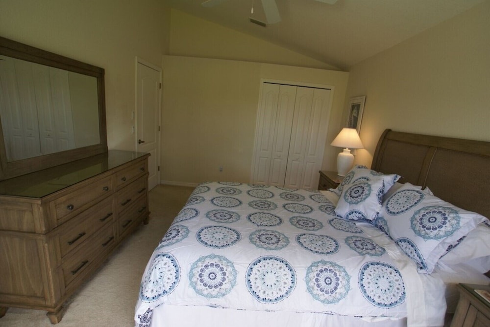 Very Private Secluded quiet Villa on Main Canal, virtually No neighbors