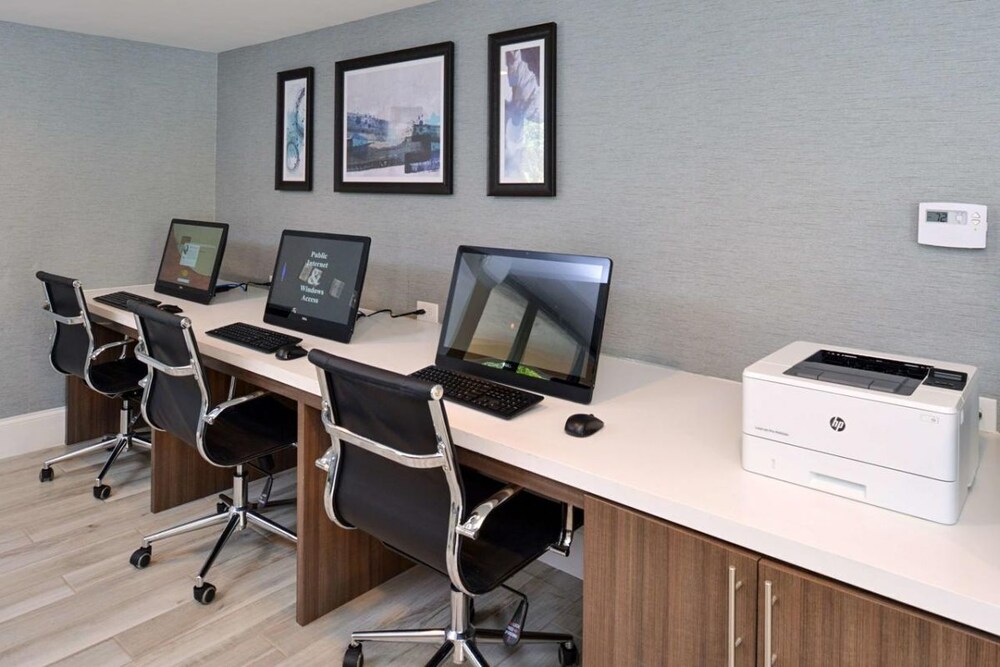 Amazing Property! Four Spacious Units, Pool, Breakfast, Shuttle to Parks