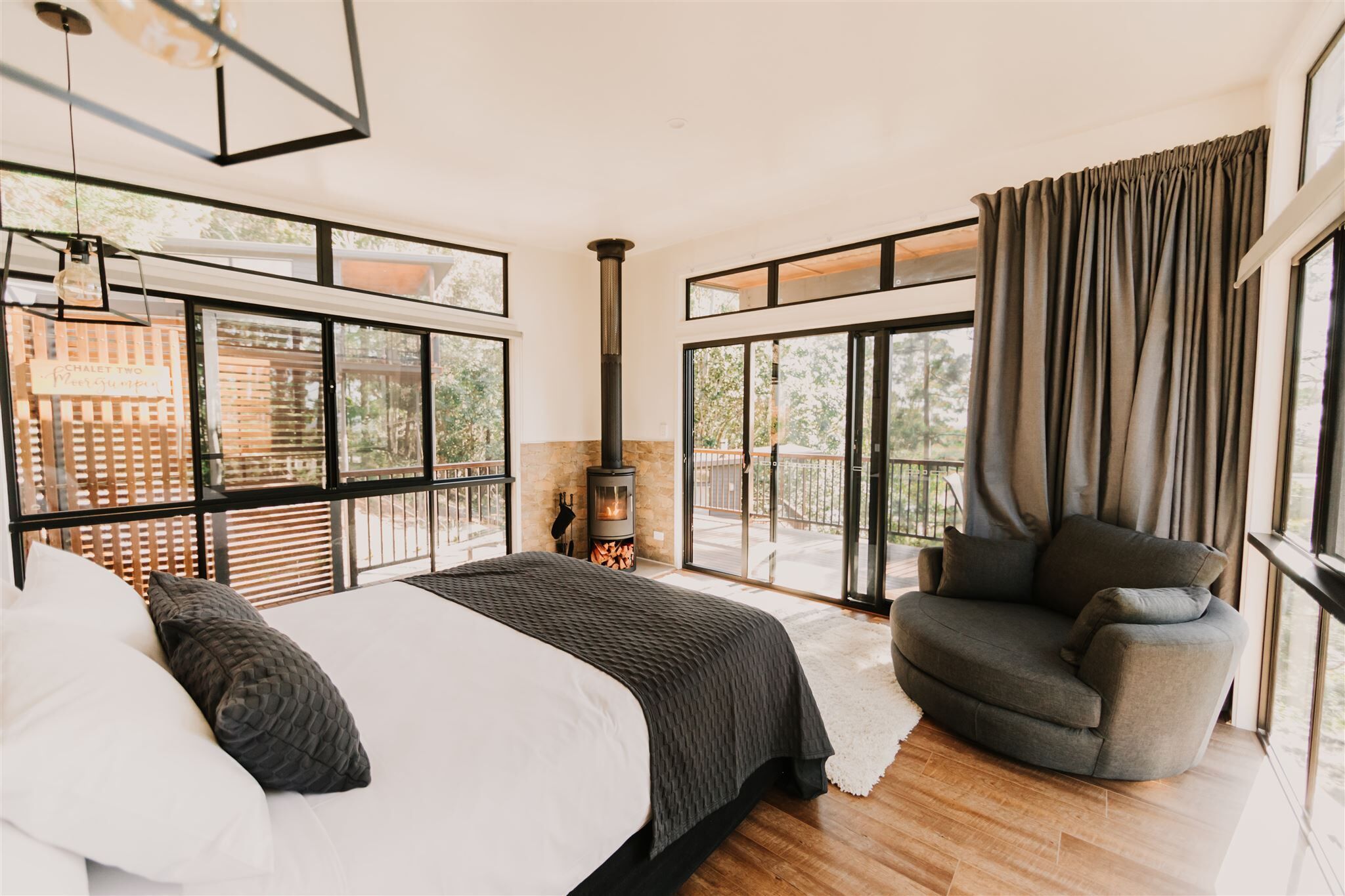 Rainforest Gardens - Luxury Hillside Chalets With Views to Bay & Islands