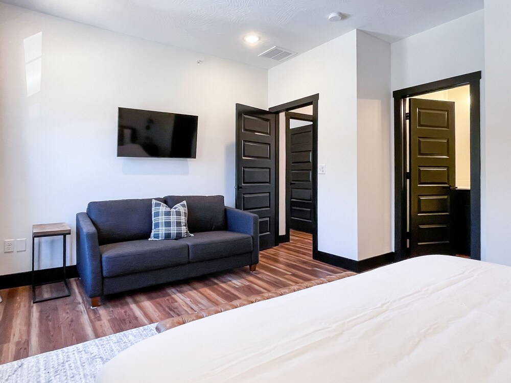 Highland Retreat Private Indoor Pool and Spa, DogFriendly Deals