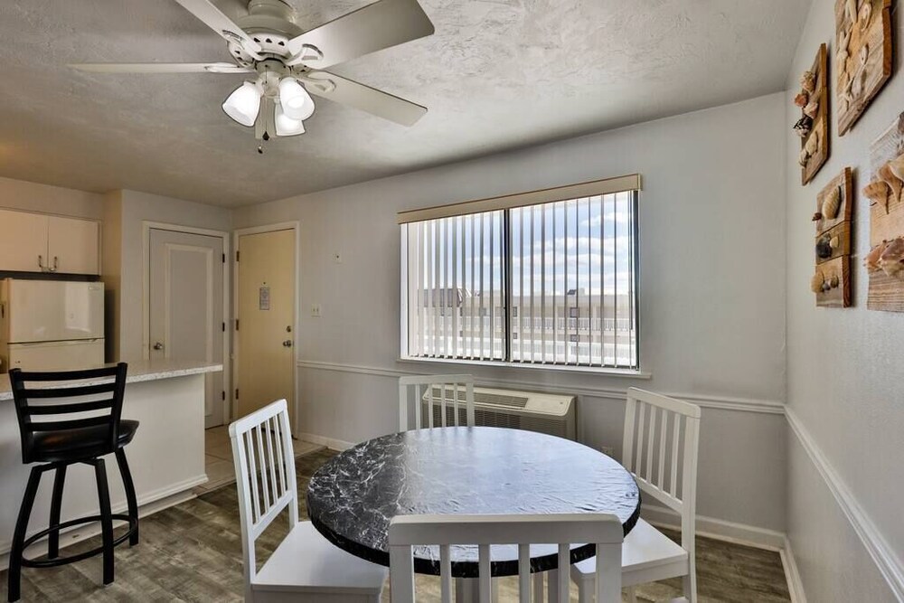 Coastal Waters 301 a 3rd floor end unit with double beds