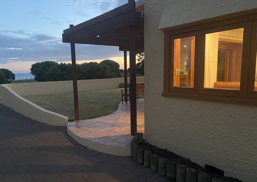 RelaxWainui Beach Stay Deals & Reviews (Gisborne, NZL) Wotif