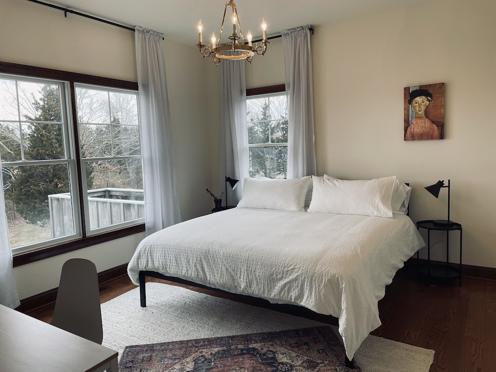 HEATED POOL waterfront HOT TUB, GYM, Watersports, BOATER DELIGHT luxury