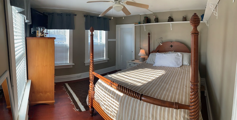 Spacious Village Gem, Family friendly Warwick Vrbo