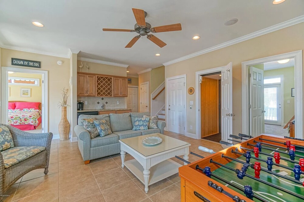 Beautifully decorated large home w/ elevator, HOA pool and close beach access.