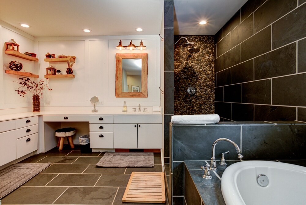 Whiskey Rock; rural destination in Barnardsville!