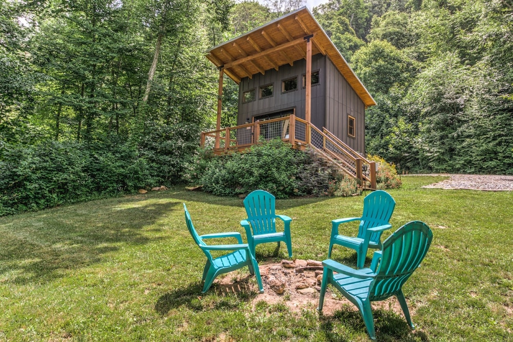 Whiskey Rock; rural destination in Barnardsville!