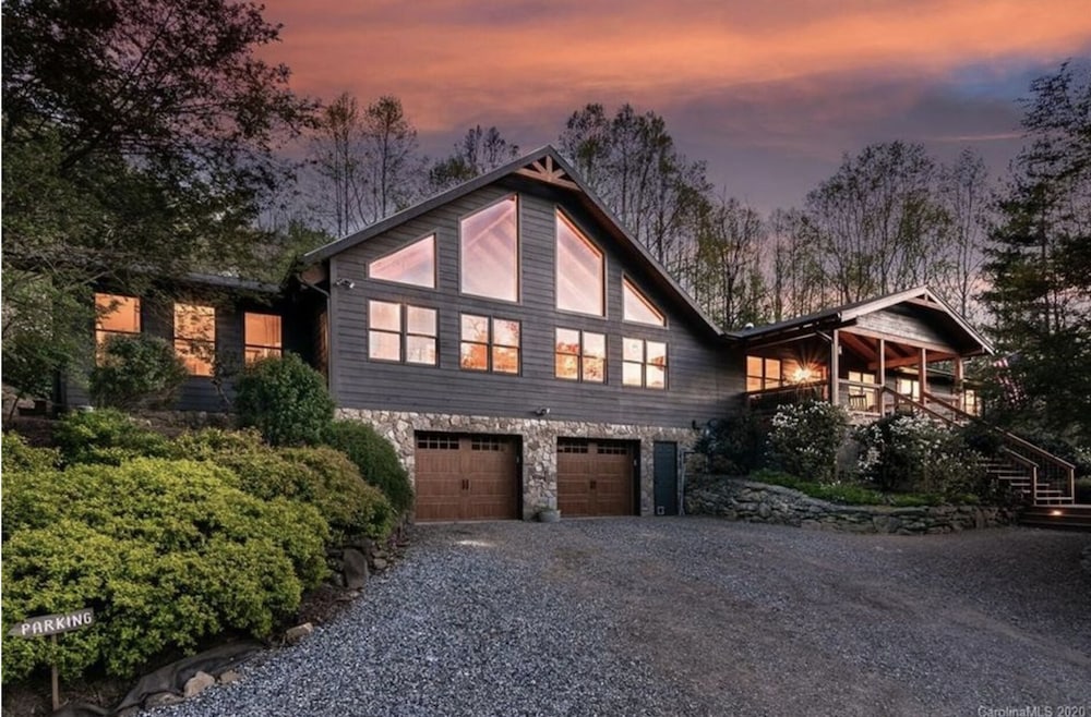 Whiskey Rock; rural destination in Barnardsville!