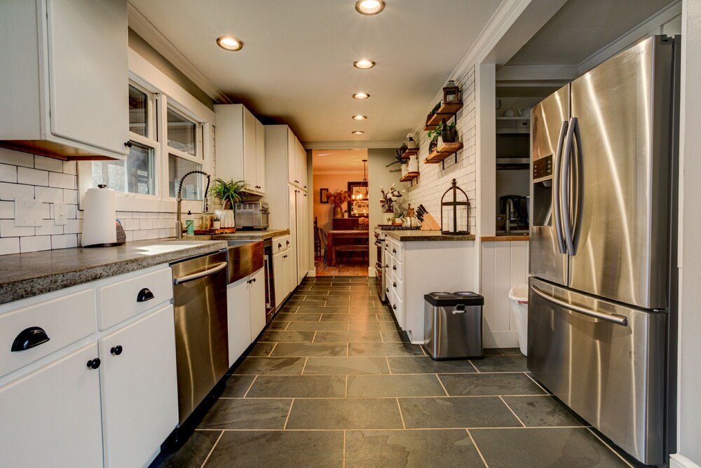 Whiskey Rock; rural destination in Barnardsville!