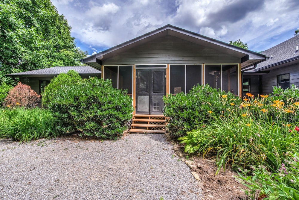 Whiskey Rock; rural destination in Barnardsville!