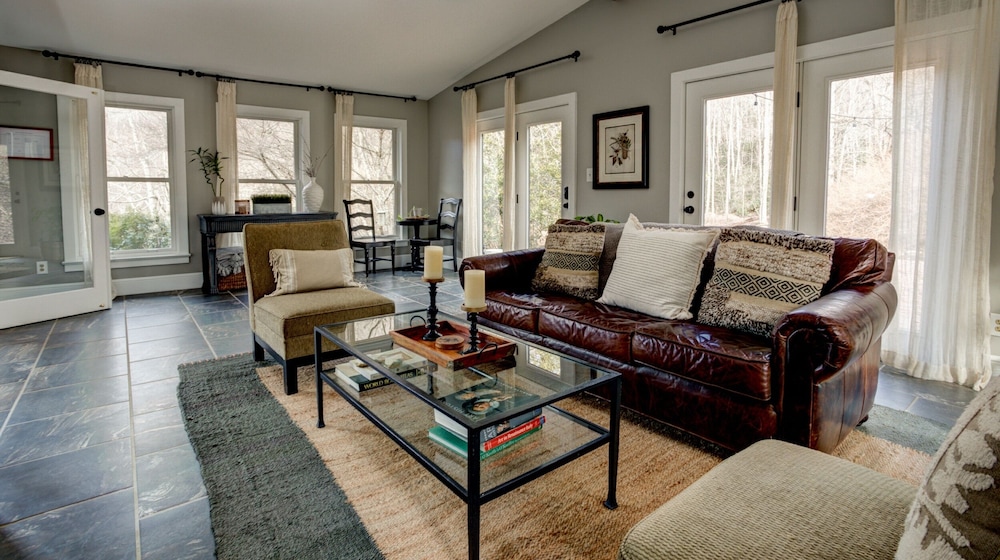 Whiskey Rock; rural destination in Barnardsville!