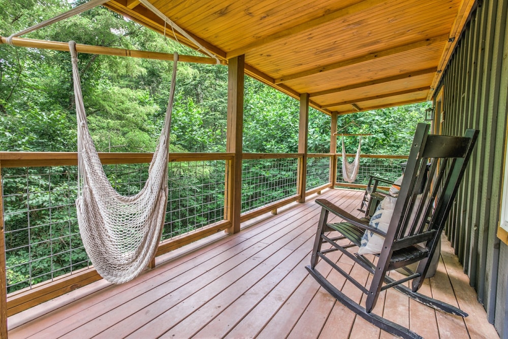 Whiskey Rock; rural destination in Barnardsville!