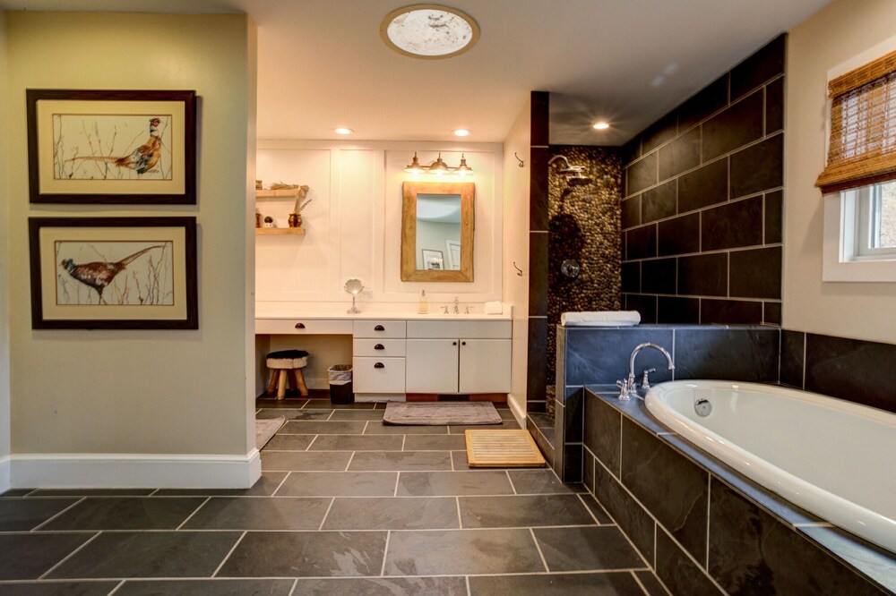 Whiskey Rock; rural destination in Barnardsville!