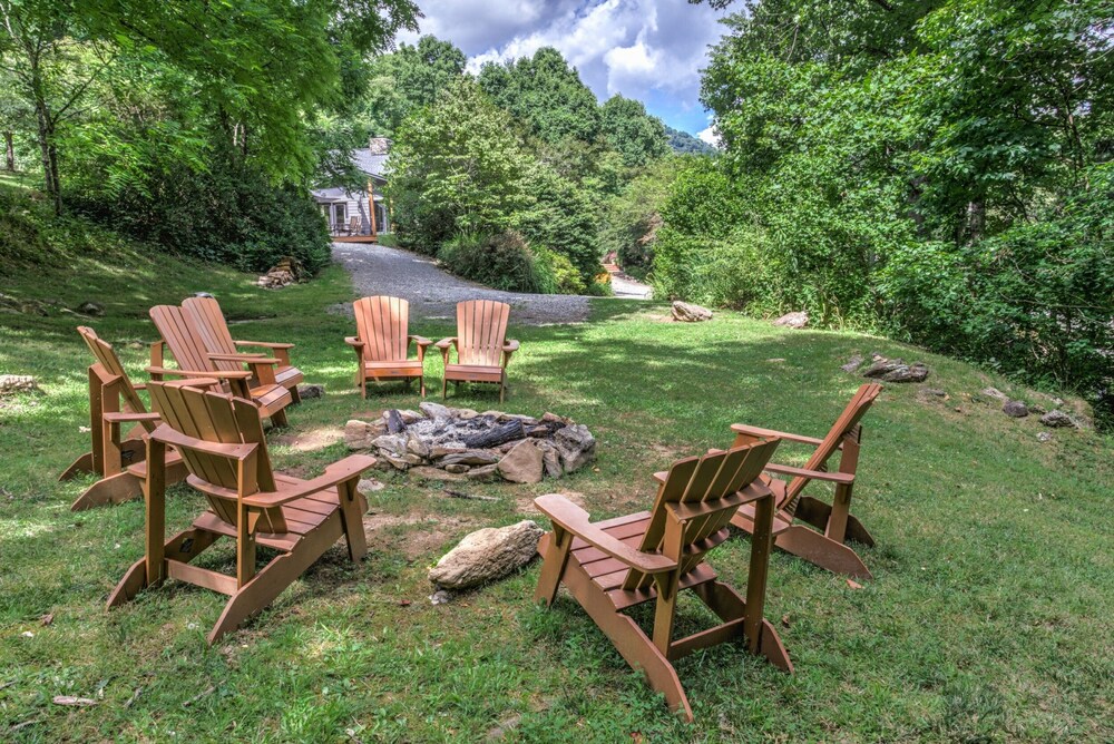 Whiskey Rock; rural destination in Barnardsville!