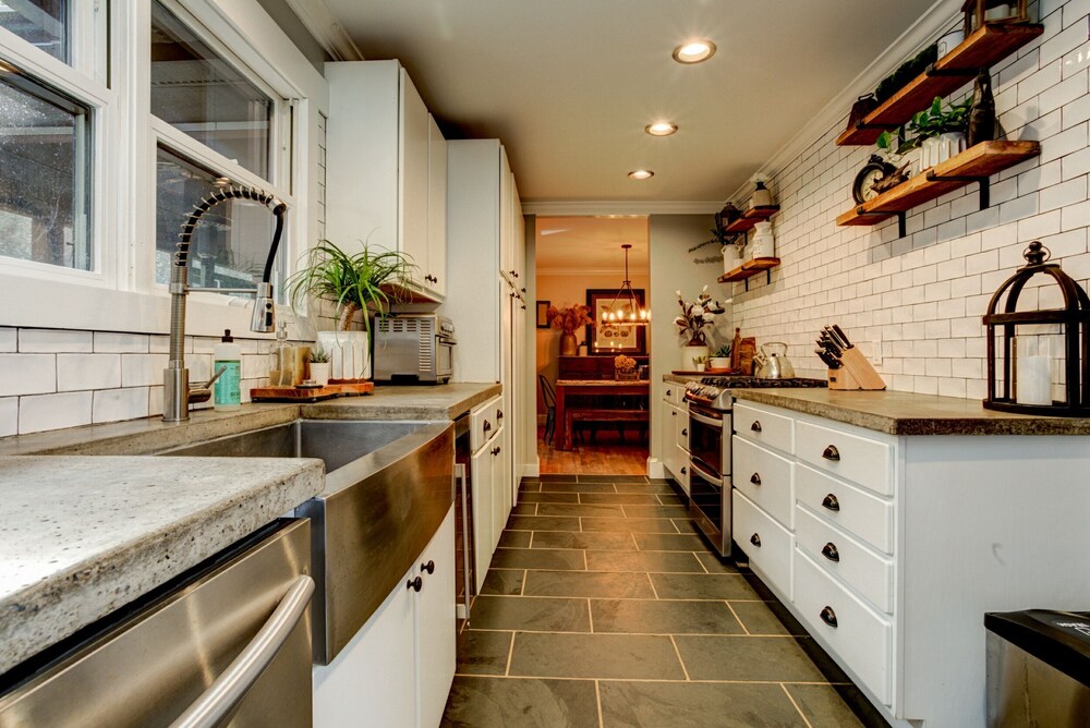 Whiskey Rock; rural destination in Barnardsville!