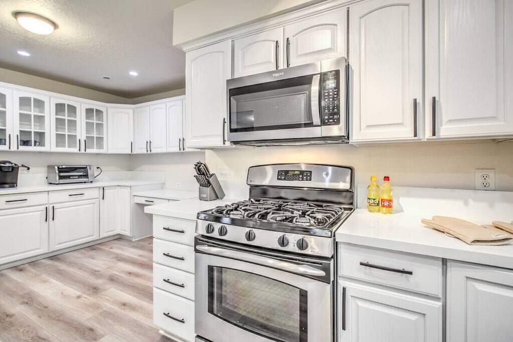 Recently Remodeled 2-Story Home in Quiet Cul-De-Sac!