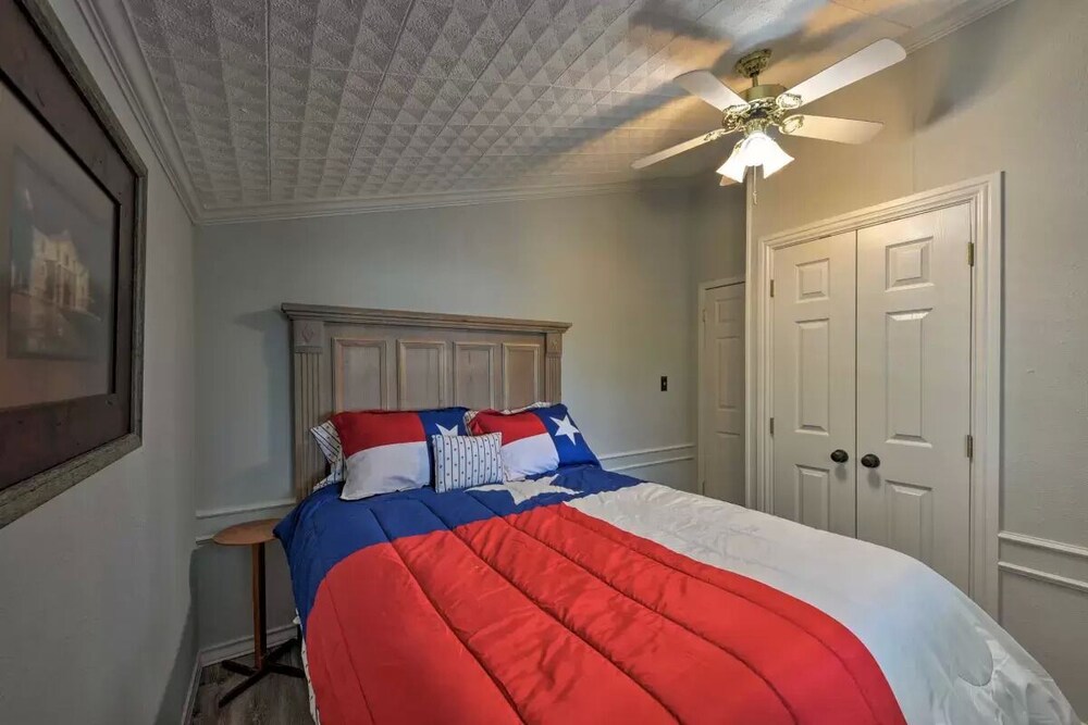 Lake Front Paradise, with Spectacular views! Brownwood Vrbo