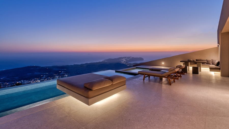 Santorini Sky, Luxury Resort