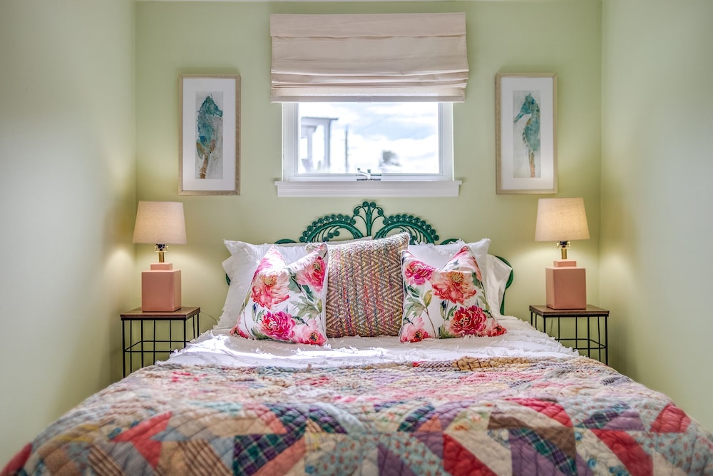 The Pink House Unit B: A Cozy Retreat Steps from the Beach