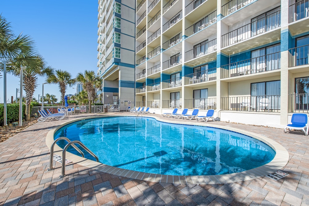 9th Floor Oceanfront Studio with AC, WiFi, and Shared Pool/Hot Tub