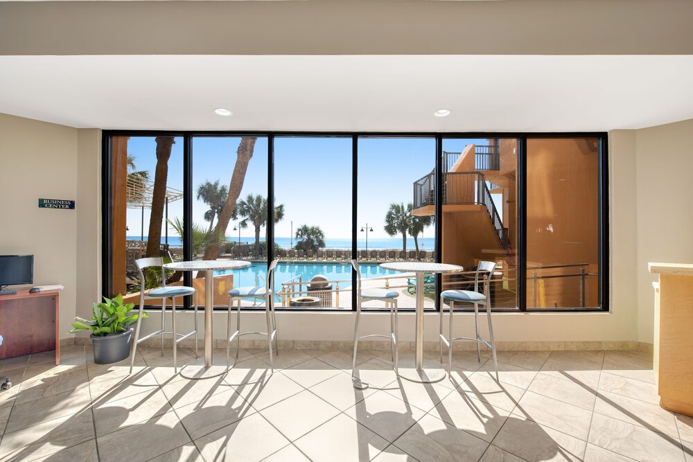 10th Floor Ocean View Snowbird Friendly Studio w/ WiFi, Pool/Hot Tub, AC!