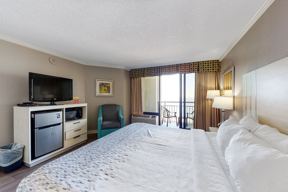 8th Floor Ocean View Studio w/ AC, WiFi, Shared Pool/Hot Tub-Dogs OK