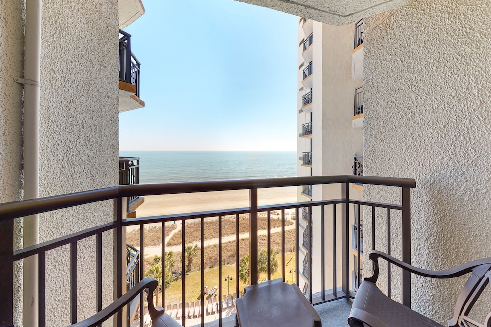 8th Floor Ocean View Studio w/ AC, WiFi, Shared Pool/Hot Tub-Dogs OK