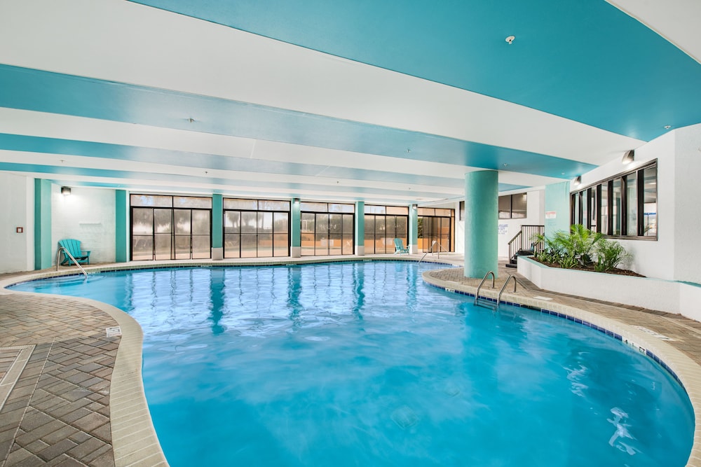 7th Floor Ocean View Studio w/ AC, Shared Pool/Hot Tub, WiFi-Dogs OK