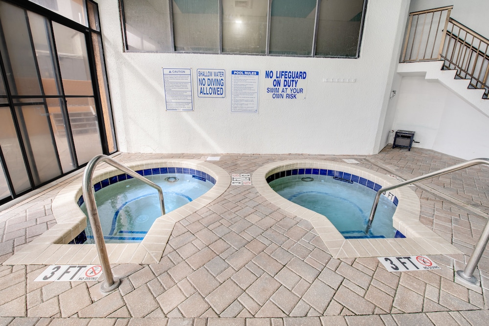 14th Floor Ocean View Studio w/ Shared Pool/Hot Tub, AC, WiFi-Dogs OK